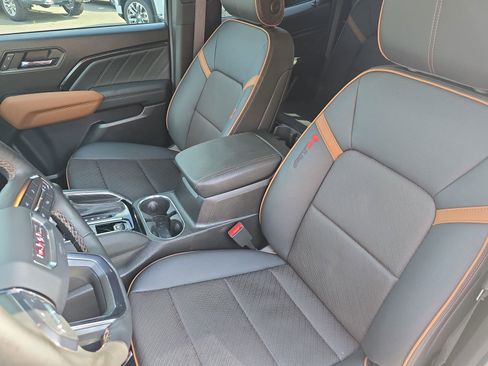 Used 2025 GMC Canyon AT4 w/ Nightfall Edition image 17