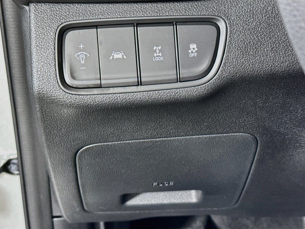 Used 2020 Hyundai Santa Fe SE AWD/4WD image 19