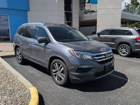 Used 2018 Honda Pilot Touring image 2