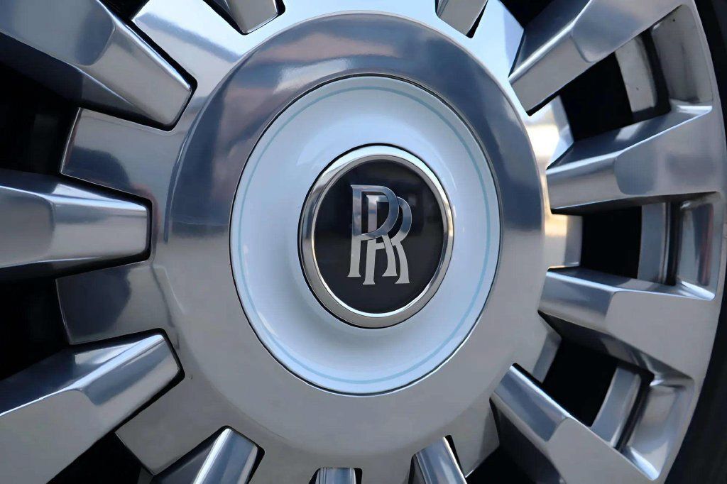 Certified 2019 Rolls-Royce Phantom Sedan RWD image 29