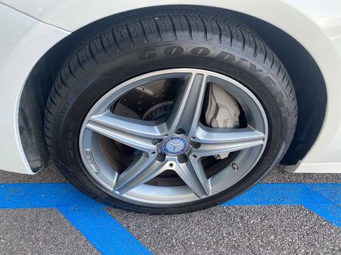 Used 2017 Mercedes-Benz E 300 4MATIC image 2