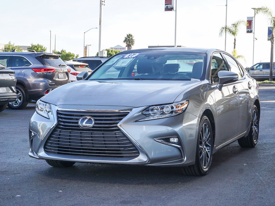 Used 2017 Lexus ES 350 w/ Navigation System Package FWD image 4