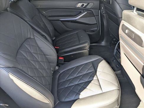 Used 2024 BMW X7 xDrive40i w/ Premium Package image 21