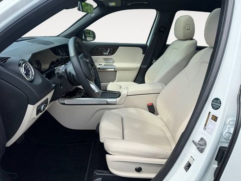Used 2026 Mercedes-Benz GLB 250 4MATIC image 11