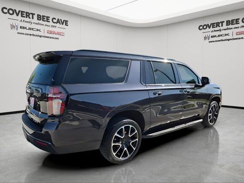 Used 2022 Chevrolet Suburban RST w/ Luxury Package image 9