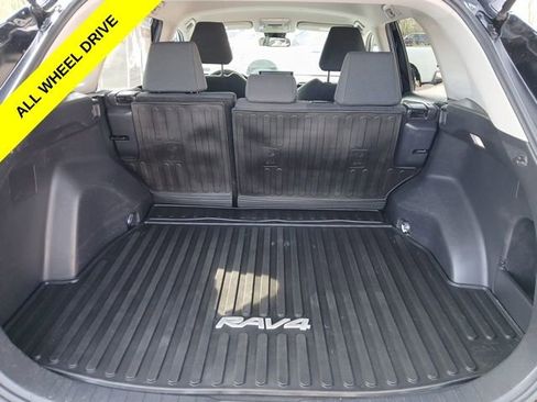 Used 2022 Toyota RAV4 LE AWD/4WD image 9