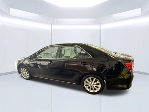 Used 2013 Toyota Camry XLE w/ Leather Pkg FWD image 3