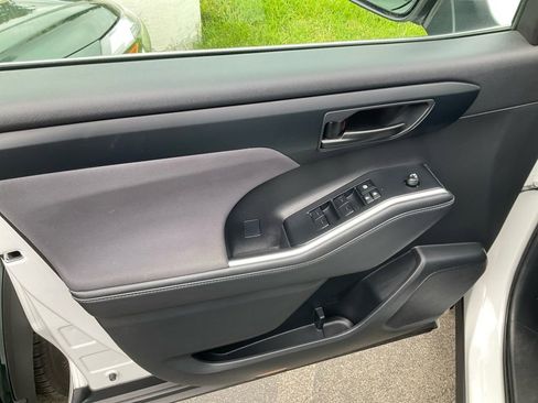 Used 2024 Toyota Highlander LE image 11