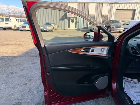 Used 2017 Lincoln MKX Reserve w/ Luxury Package image 17