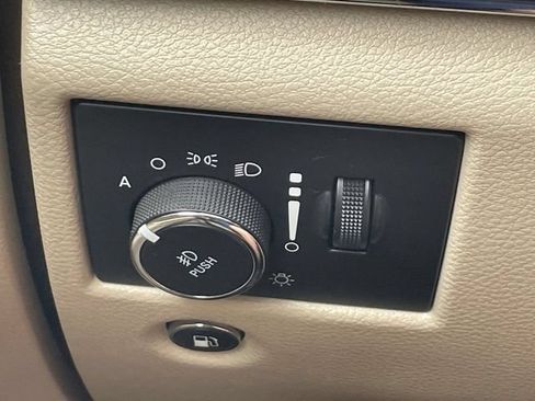 Used 2020 Jeep Grand Cherokee Limited AWD/4WD image 32