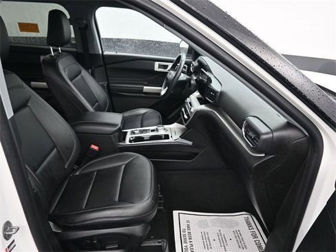 Used 2022 Ford Explorer XLT w/ Equipment Group 202A image 6