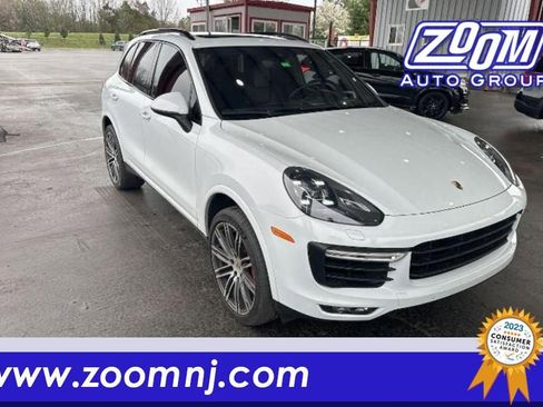 Used 2015 Porsche Cayenne Turbo image 1