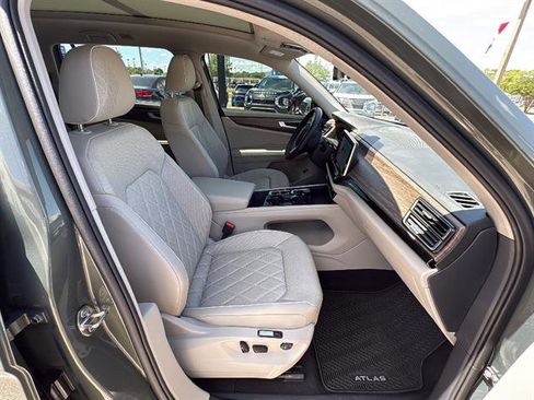 Certified 2025 Volkswagen Atlas SEL Premium R-Line image 14