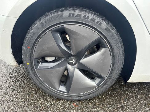 Used 2018 Tesla Model 3 Long Range image 9