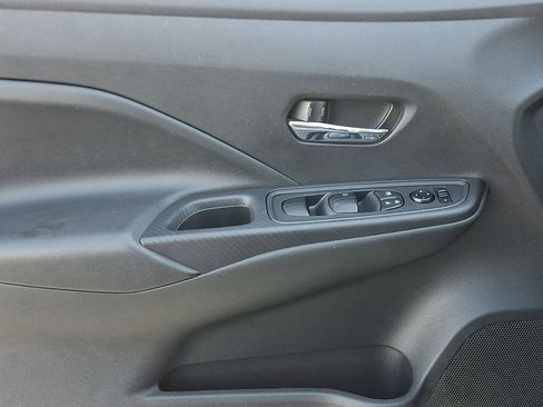 Used 2023 Nissan Versa SV image 12