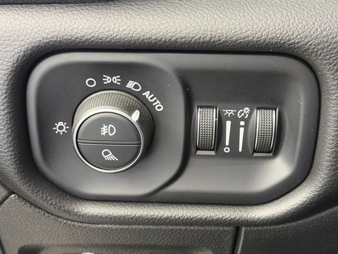 Used 2025 RAM 1500 Laramie image 25