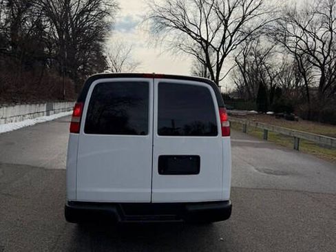 Used 2014 Chevrolet Express 1500 image 10