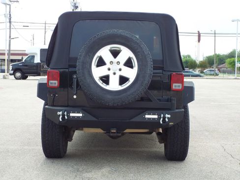 Used 2010 Jeep Wrangler Unlimited Sahara AWD/4WD image 7