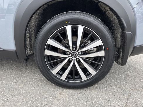 Used 2024 Nissan Pathfinder Platinum image 35