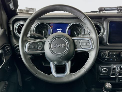 Used 2023 Jeep Wrangler Sahara w/ Cold Weather Group image 17