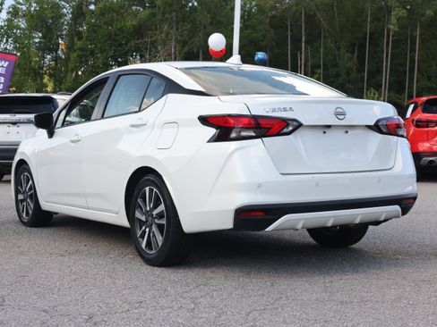 Used 2024 Nissan Versa SV FWD image 3