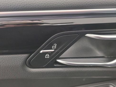 Certified 2024 Porsche Macan image 31