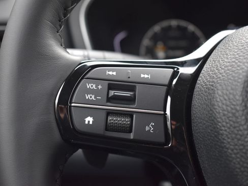 New 2025 Honda Pilot Touring image 19
