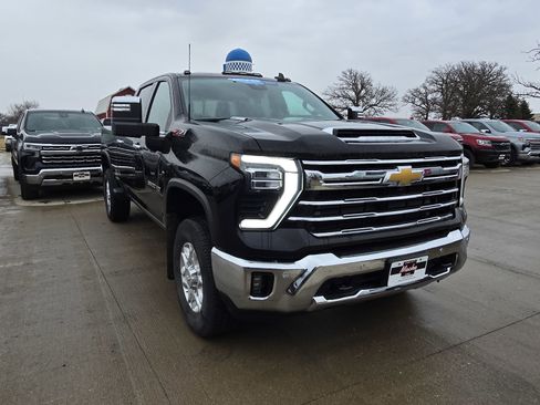 Certified 2024 Chevrolet Silverado 3500 LTZ w/ LTZ Plus Package image 3