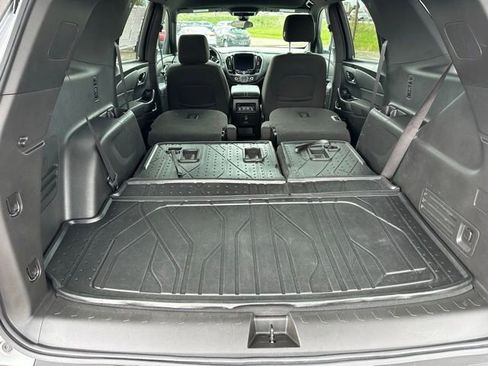 Used 2023 Chevrolet Traverse LT FWD image 14