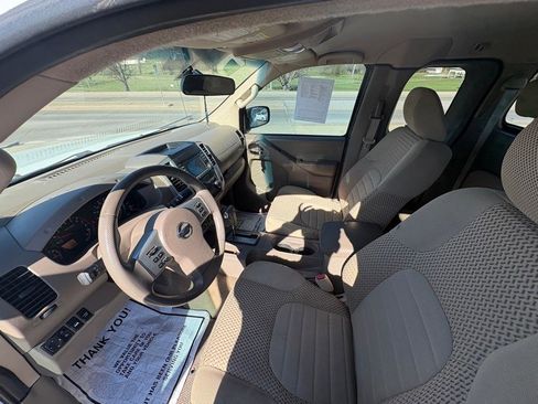 Used 2017 Nissan Frontier SV image 10