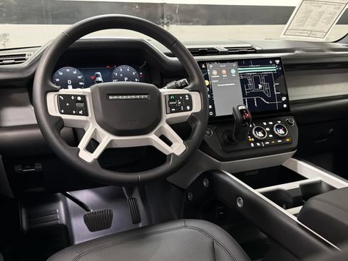 Used 2026 Land Rover Defender 110 X-Dynamic SE AWD/4WD image 36