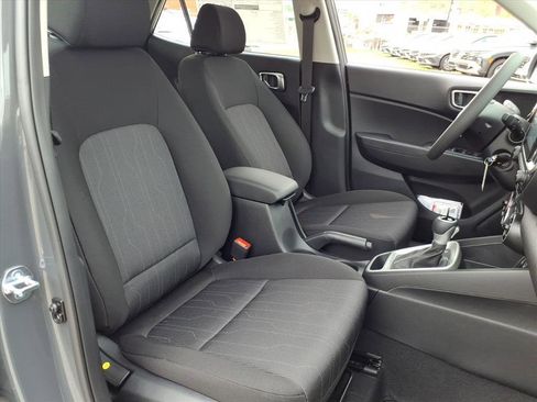 New 2025 Hyundai Venue SE image 5