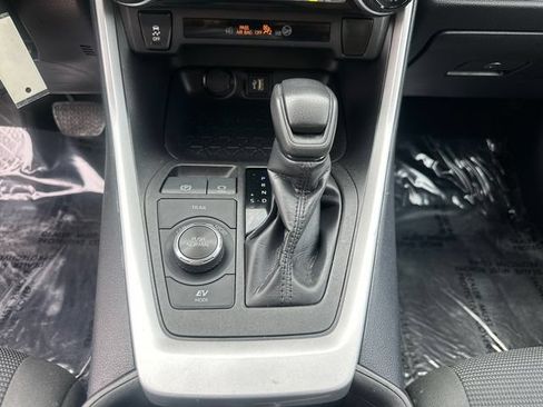 Used 2024 Toyota RAV4 LE AWD/4WD image 29