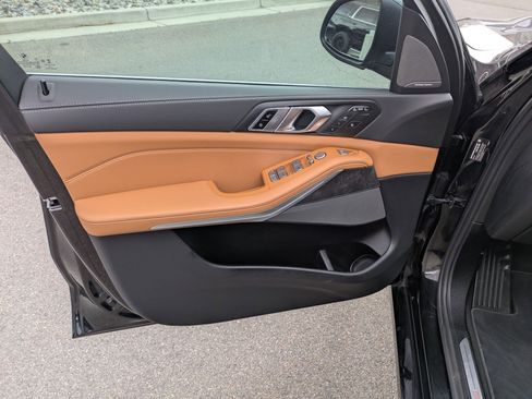 Used 2023 BMW X7 xDrive40i w/ Premium Package image 12