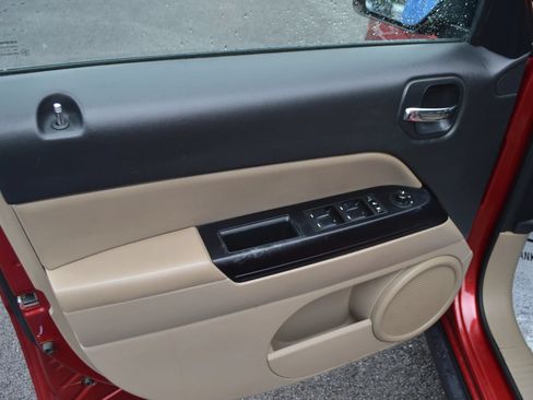 Used 2016 Jeep Patriot Latitude FWD image 13