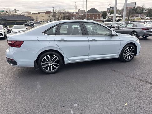 New 2026 Volkswagen Jetta SE FWD image 4
