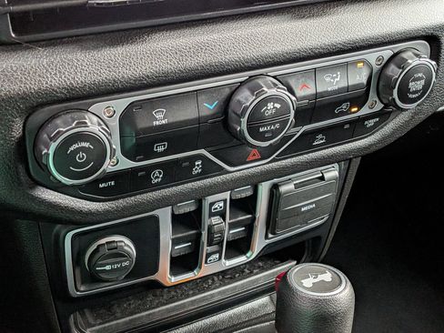 Used 2025 Jeep Wrangler Unlimited Sport AWD/4WD image 21
