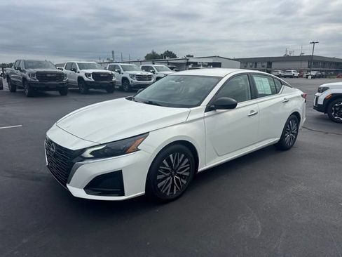 Used 2025 Nissan Altima 2.5 SV FWD image 7