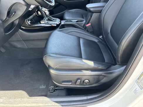 Certified 2025 Kia Seltos EX FWD image 18