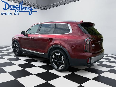 Used 2023 Kia Telluride EX w/ EX Captain's Chair Package FWD image 3