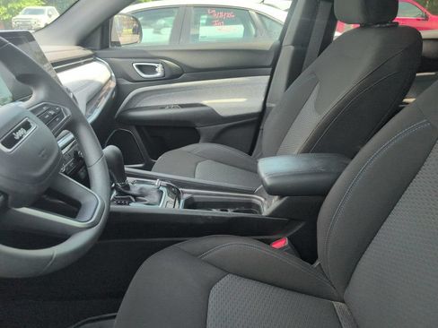 Used 2025 Jeep Compass Sport AWD/4WD image 2