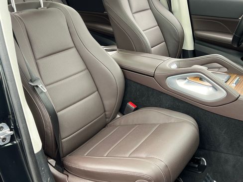 Used 2022 Mercedes-Benz GLS 450 4MATIC w/ AMG Line Exterior image 17