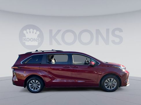 Used 2022 Toyota Sienna LE image 8