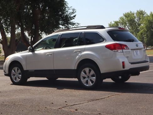 Used 2010 Subaru Outback 2.5i Premium AWD/4WD image 7