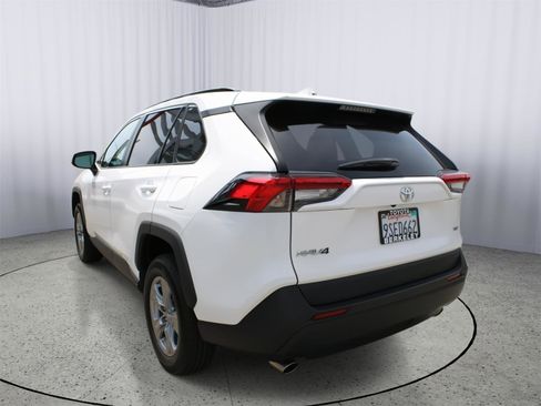 Used 2022 Toyota RAV4 XLE FWD image 6