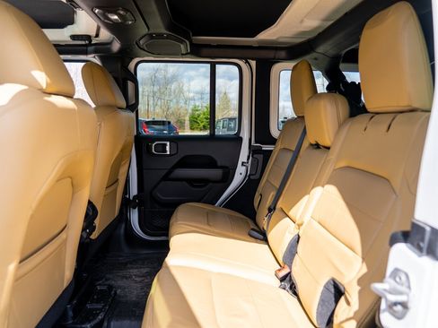 Used 2018 Jeep Wrangler Unlimited Sahara w/ Dual Top Group image 20