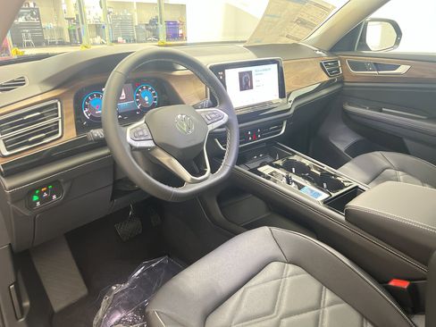 New 2026 Volkswagen Atlas SE image 12