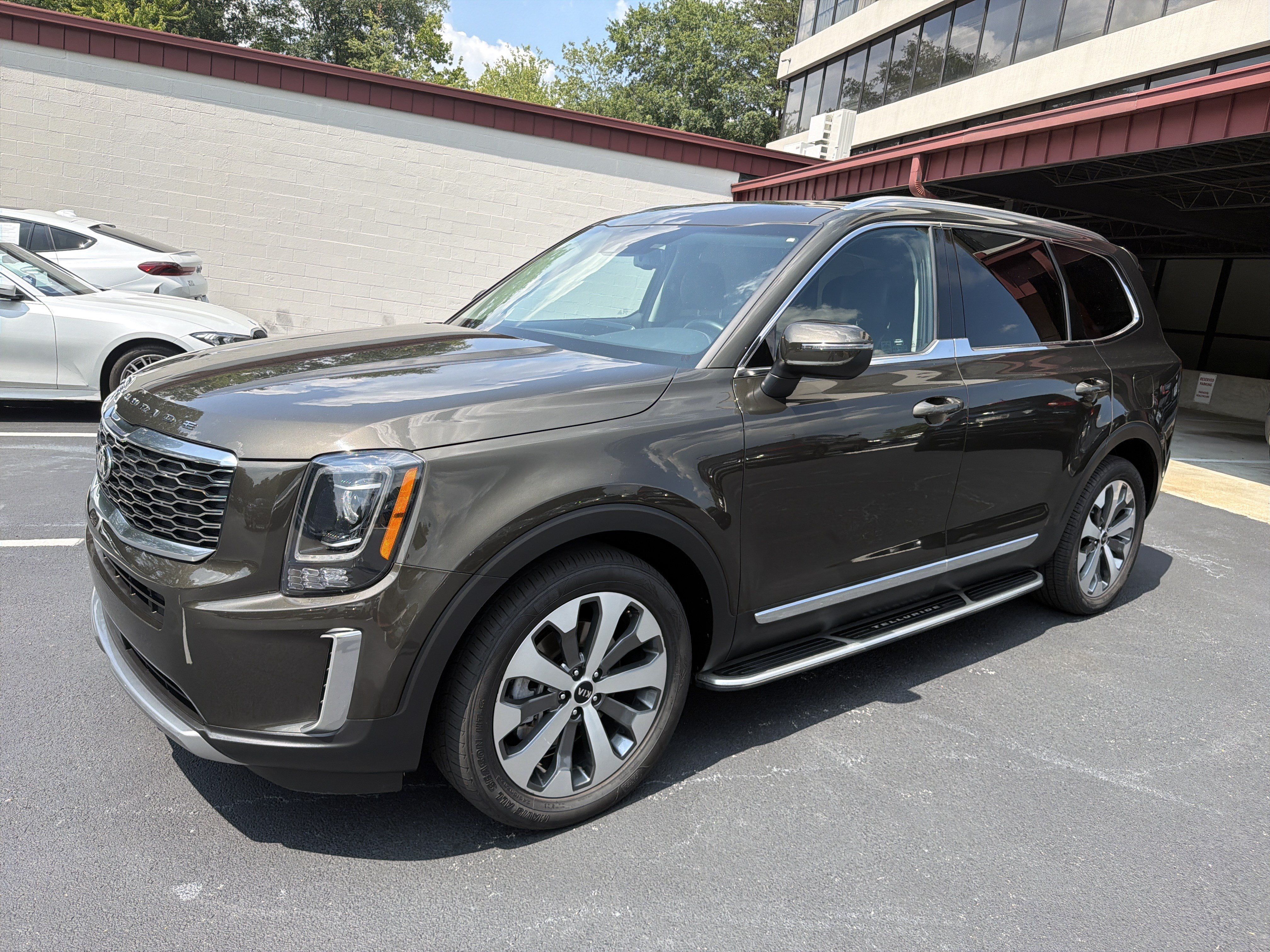 Used 2020 Kia Telluride EX w/ EX Premium Package FWD image 3