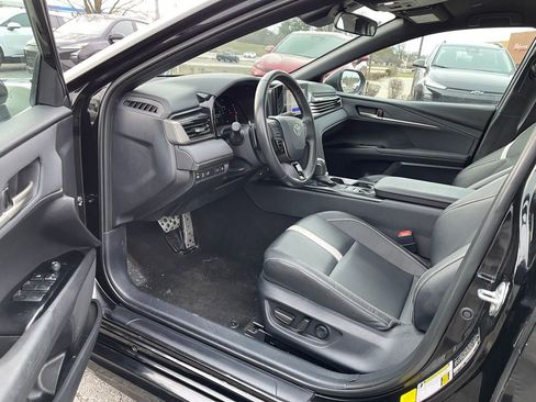 Used 2025 Toyota Camry SE image 5