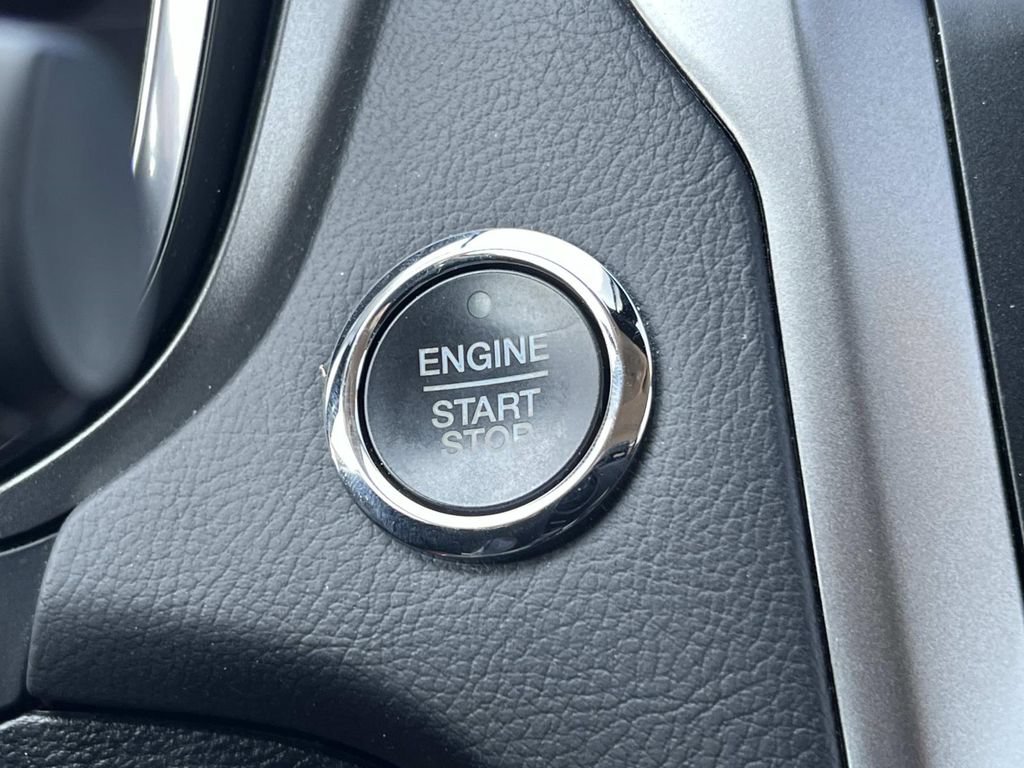 Used 2020 Ford Fusion SE FWD image 22
